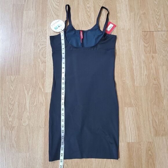 SPANX | *NEW* SmartGrip Open-Bust Full Slip - [Med, Very Black] - Picture 5 of 10